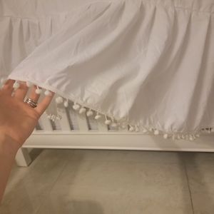 Pom pom crib skirt- white